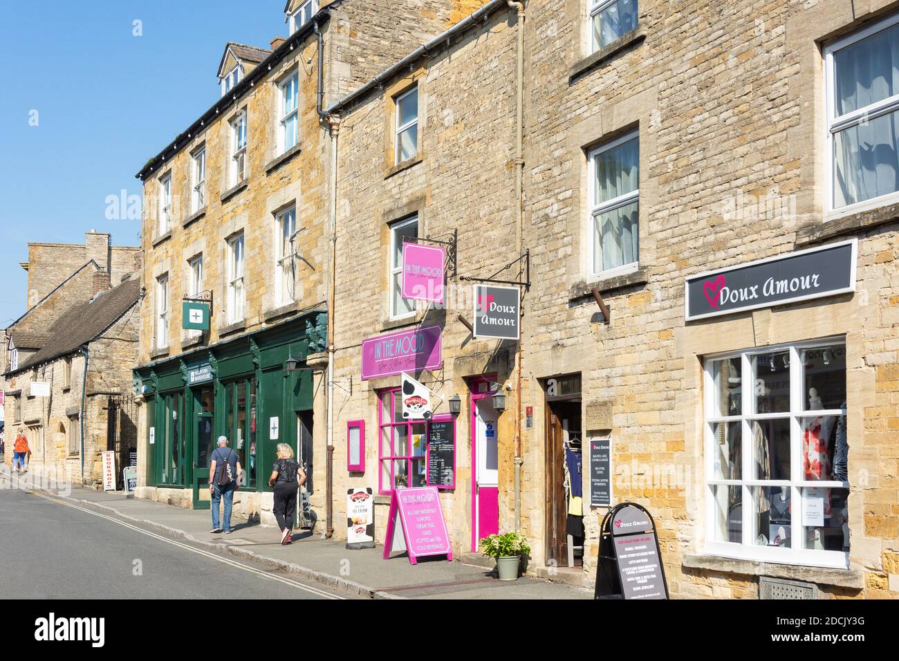 Street Scene, Digbeth Street, Stow-on-the-Wold, Gloucestershire, Inglaterra, Reino Unido Foto de stock