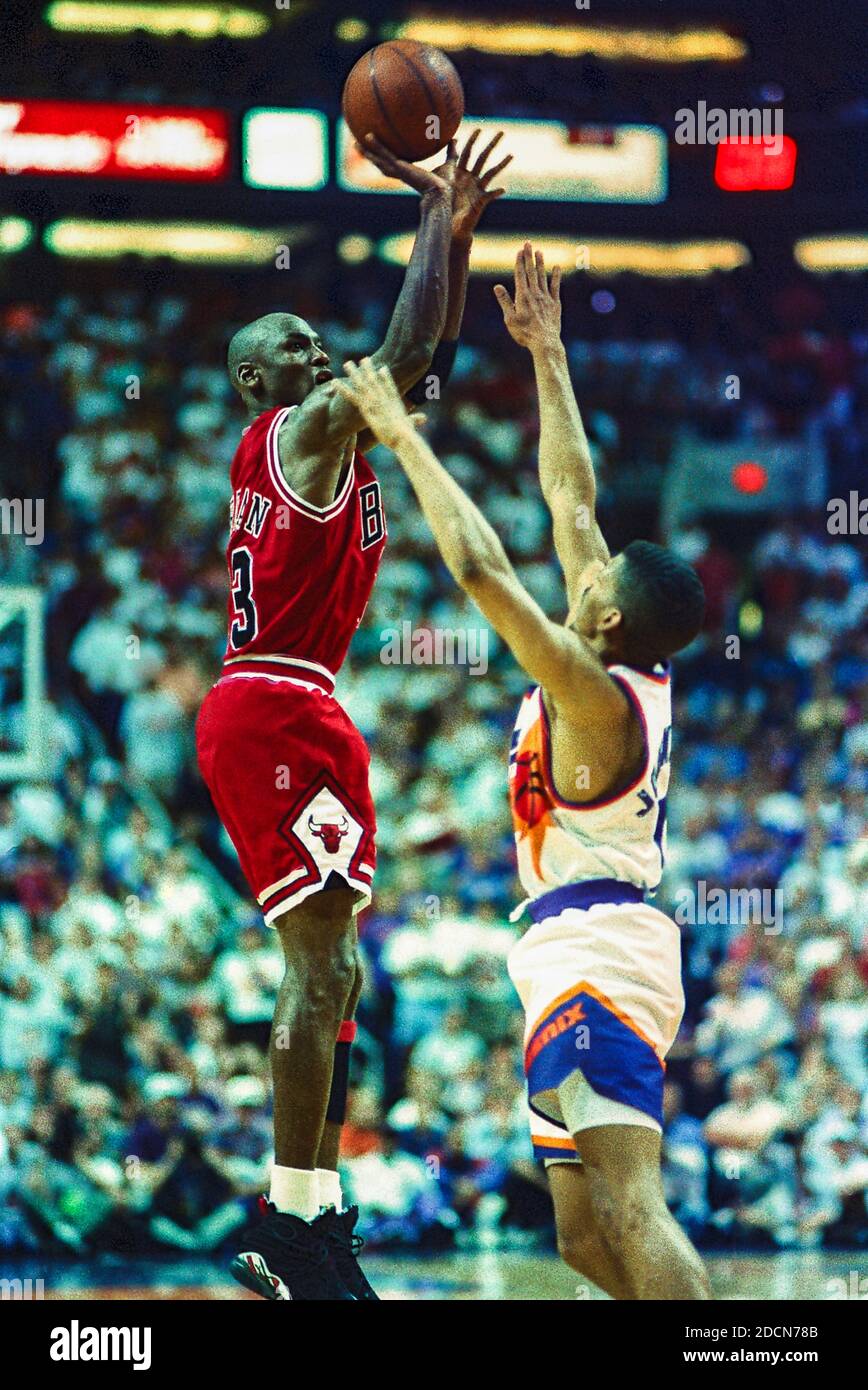 Michael Jordan durante el juego 6 de las finales de la NBA de 1993  Fotografía de stock - Alamy