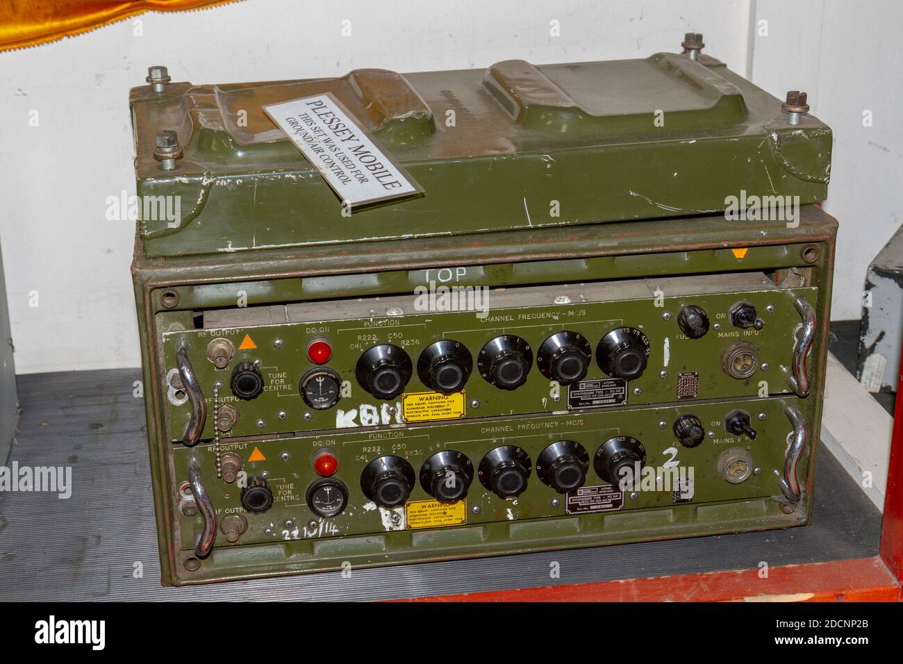 Equipo de radio de control terrestre/aéreo de Plessey, Lincolnshire Aviation Heritage Museum, East Kirkby, Spilsby, Lincs, Reino Unido. Foto de stock