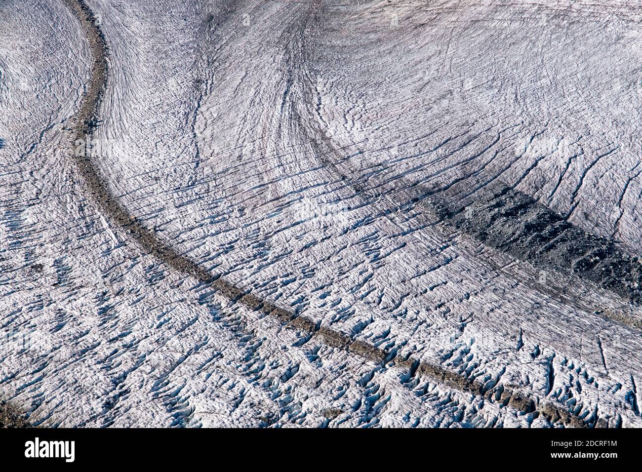 Vista aérea sobre el glaciar pers desde la cumbre de Piz Trovat cerca de Diavolezza. Foto de stock
