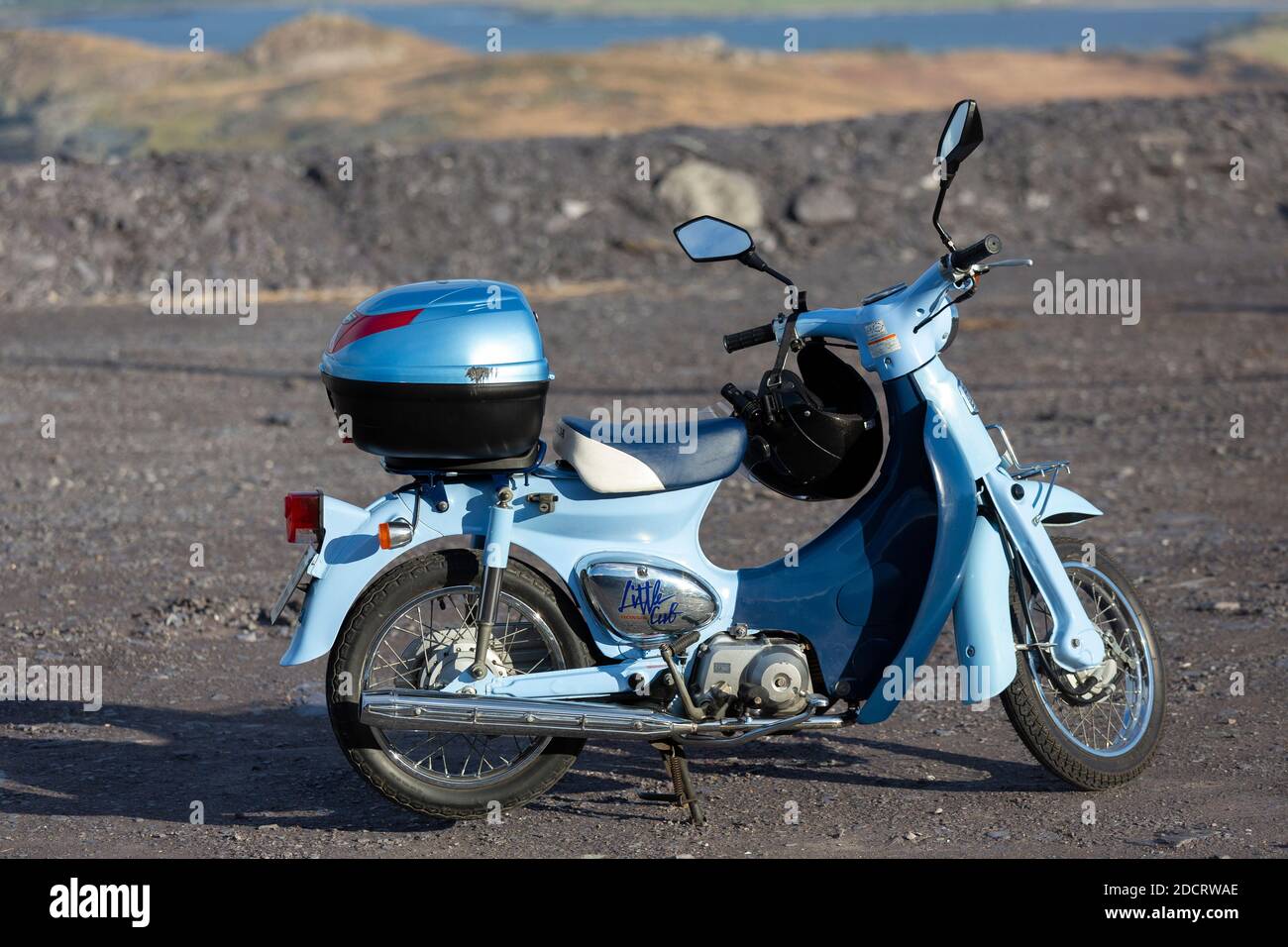 Honda Little Cub c50 ciclomotor en la isla de Valentia, Condado de Kerry, Irlanda Foto de stock