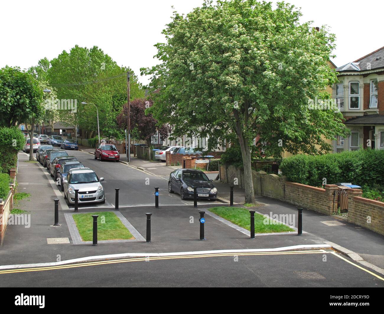 Greenleaf Rd & Brookdale Rd; cierre de cruces y paisajismo, Walthamstow, Londres, Reino Unido. Parte del esquema de Mini Holland de Waltham Forest para calles más seguras Foto de stock