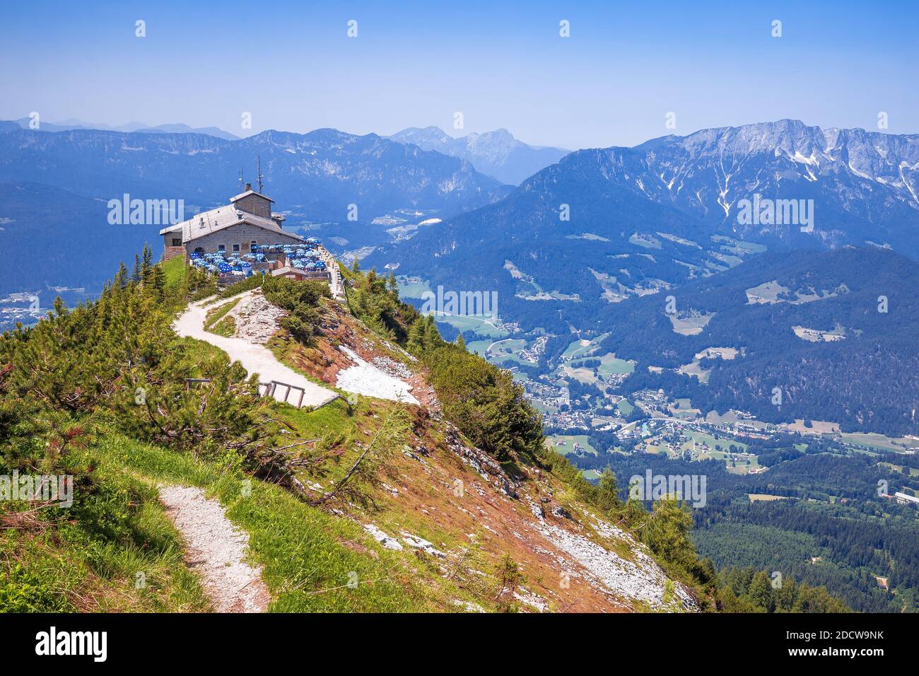 Eagle's Nest o Kehlsteinhaus escondite en la roca sobre la vista del paisaje alpino, Berchtesgadener Land, Baviera, Alemania Foto de stock