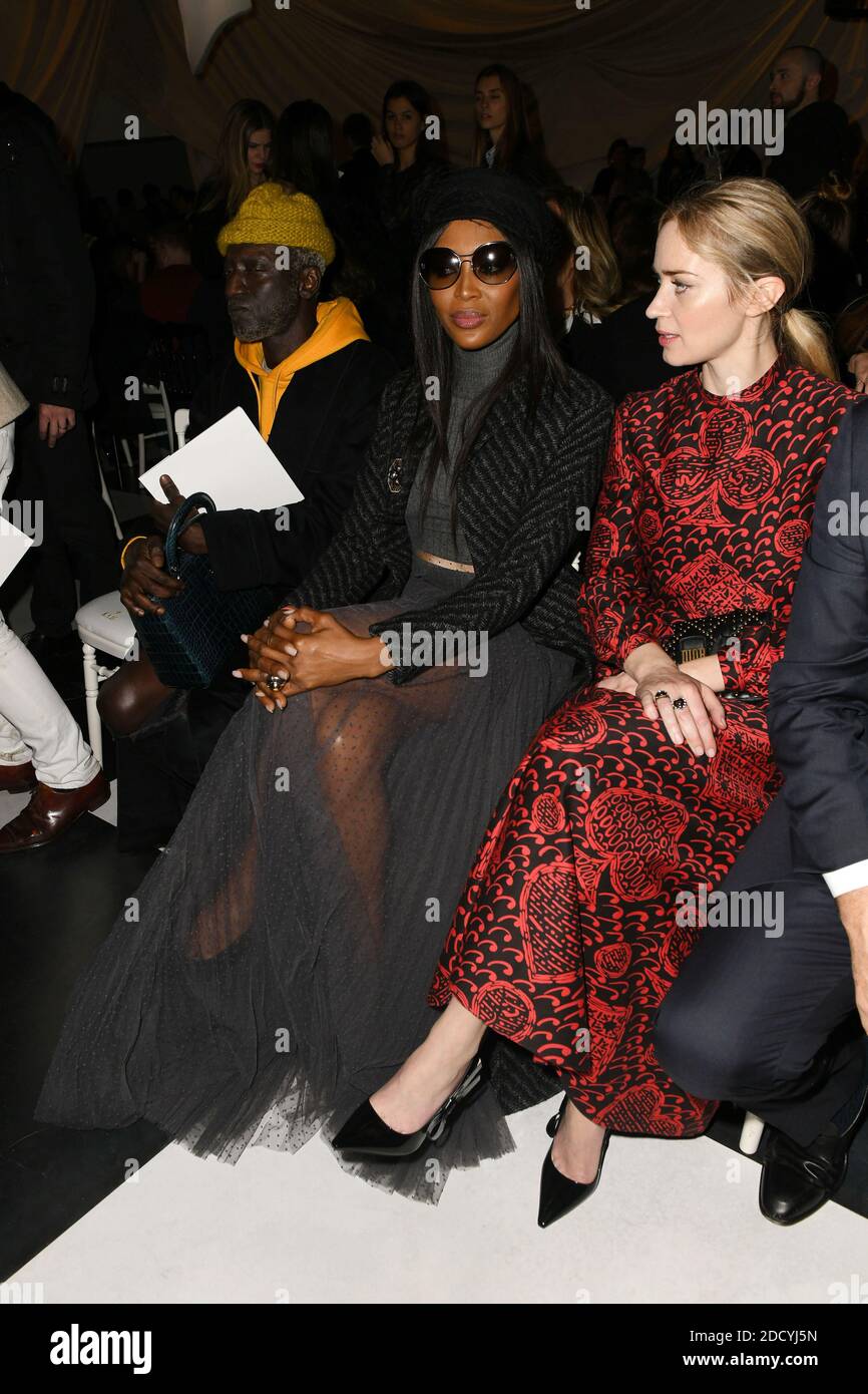 Naomi Campbell y Emily Blunt asisten a la feria Christian Dior Haute  Couture Primavera Verano 2018 como parte de la Semana de la Moda de París  el 22 de enero de 2018