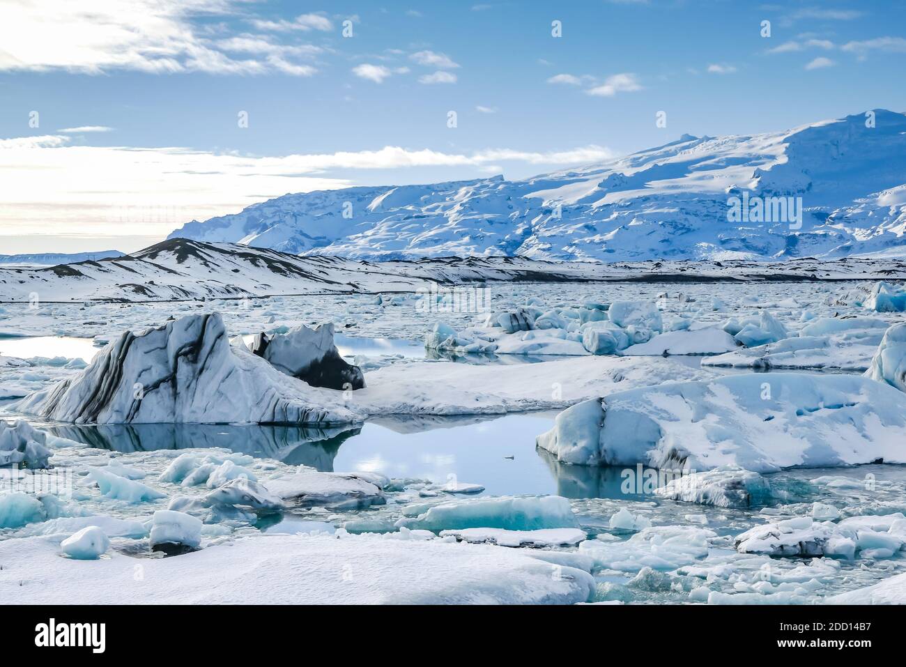 Los icebergs en la Laguna glaciar Jokulsarlon, Islandia Foto de stock