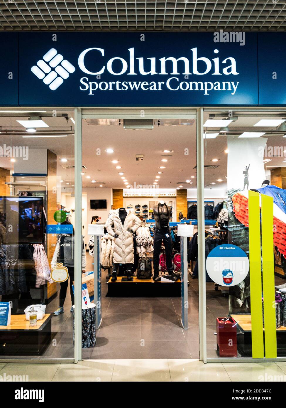 2020: Escaparate de la tienda mundial de ropa deportiva de Columbia  Fotografía de stock - Alamy