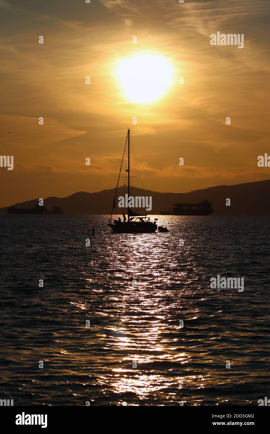 Fondos de pantalla hermosa puesta de sol y el amanecer fotografías e  imágenes de alta resolución - Alamy