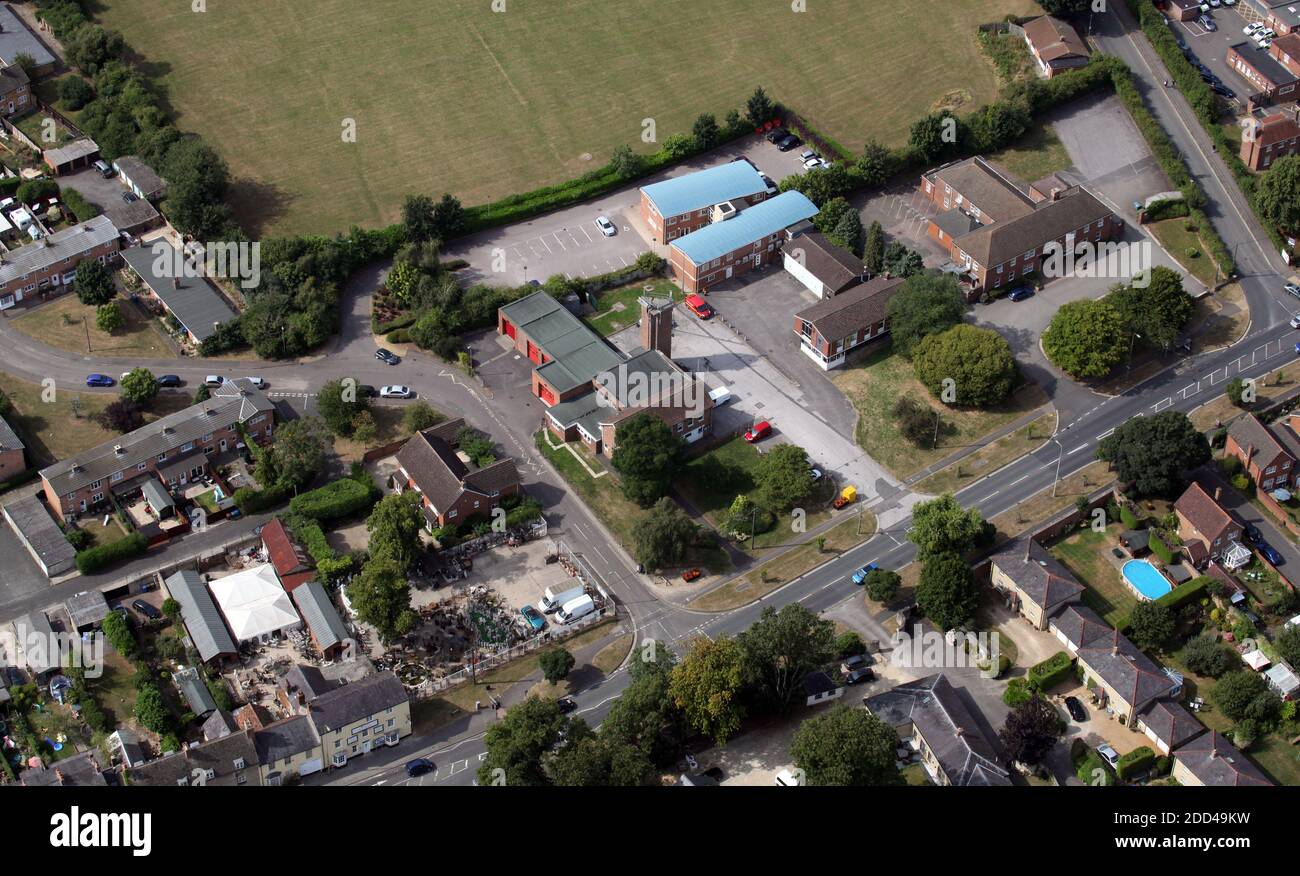 Vista aérea de la Estación de Bomberos de Bicester y la redimida Iglesia Cristiana de Dios, Oxfordshire, Reino Unido Foto de stock