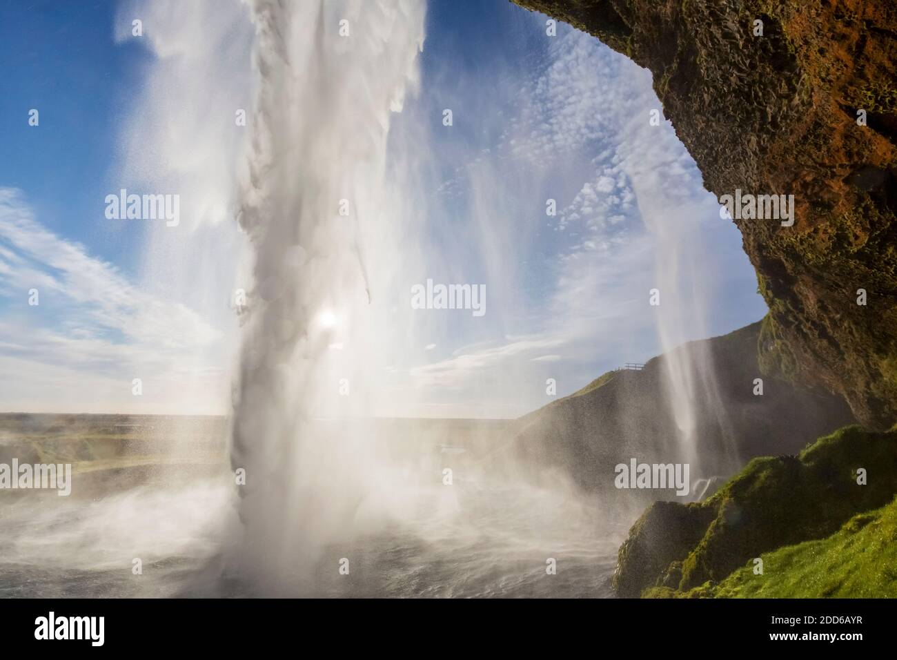 Cascada Seljalandsfoss, parte del río Seljalands en verano, Región Sur, Islandia Foto de stock