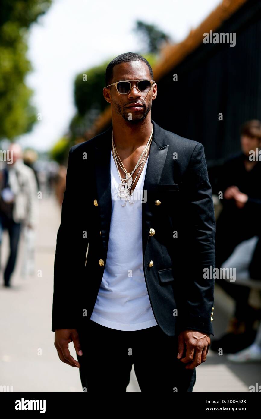 Estilo urbano, Victor Cruz llegando a Balmain Primavera-Verano 2019  espectáculo de ropa de hombre celebrado en el Ministere des Affaires  Etrangeres, en París, Francia, el 24 de junio de 2018. Foto de