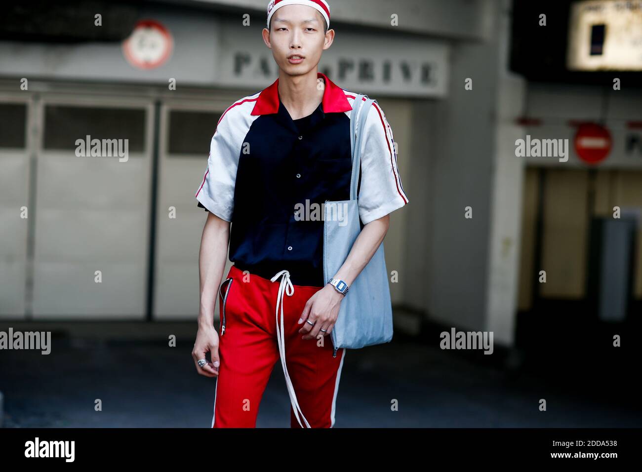Estilo de modelo Xu Meen después de Acne Primavera-Verano 2019 espectáculo de ropa de hombre celebrado en Bercy POPB, París, Francia, el 20 de junio de 2018. Foto de Marie-Paola
