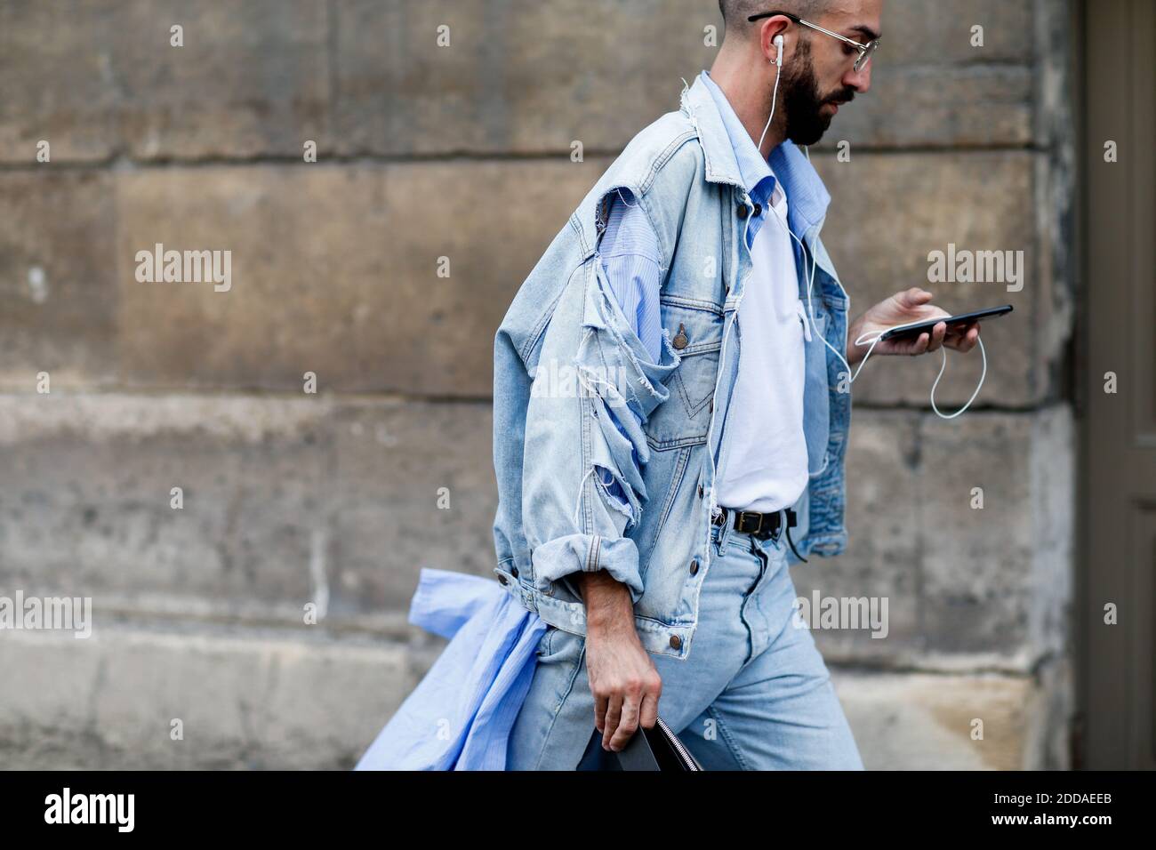Street style, llegando a Y3 Primavera-Verano 2019 espectáculo de ropa de hombre celebrado en el Musee des Arts Decoratifs, en París, Francia, el 24 junio de 2018. Foto de Marie-Paola Bertrand-Hillion/ABACAPRESS.COM