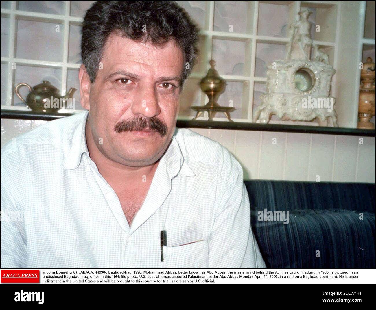 NO HAY PELÍCULA, NO HAY VIDEO, NO HAY TELEVISIÓN, NO HAY DOCUMENTAL - © JOHN DONNELLY/KRT/ABACA. 44690-. Bagdad-Irak, 1998. Mohammad Abbas, mejor conocido como Abul Abbas, el cerebro detrás del secuestro de Aquiles Lauro en 1985, está representado en una oficina no revelada de Bagdad, Irak, en esta foto de archivo de 1998. Fuerzas especiales estadounidenses Foto de stock