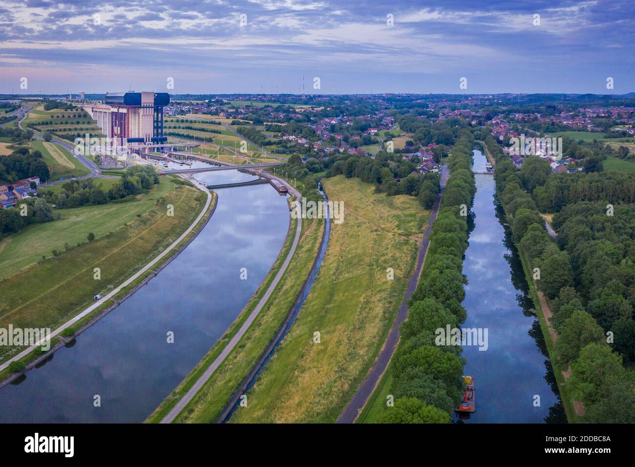 Bélgica, Provincia de Hainaut, Vista aérea del Canal du Centre y elevador de barcos Strepy-Thieu Foto de stock