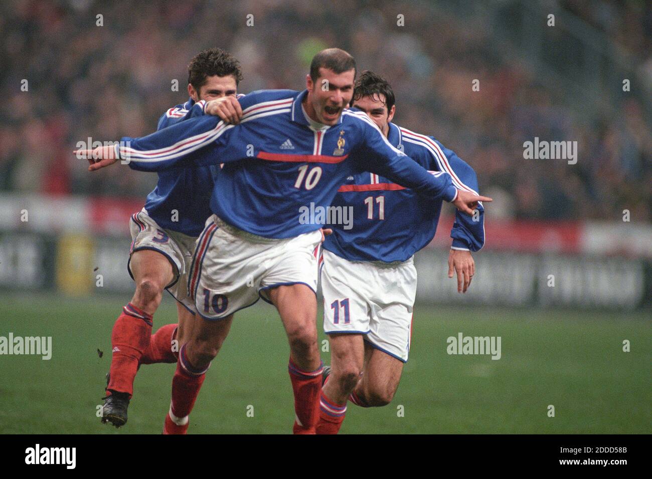 Zinedine Zidane de Francia celebra su gol durante la final de la Copa Mundial de Fútbol entre Brasil y Francia el 12 1998 de julio en París Saint Denis, Francia. Foto laurent Zabulon/ABACAPRESS.COM Foto de stock
