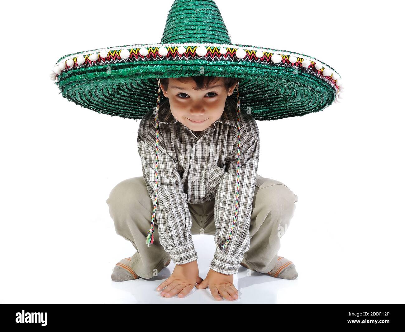 Lindo niño con sombrero mexicano en la cabeza Fotografía de stock - Alamy