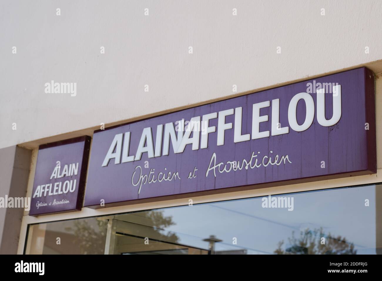 Burdeos , Aquitania / Francia - 11 08 2020 : alain afflelou logotipo y  signo de texto de la tienda francesa de la calle Marca óptico de la tienda  de gafas médicas Fotografía de stock - Alamy
