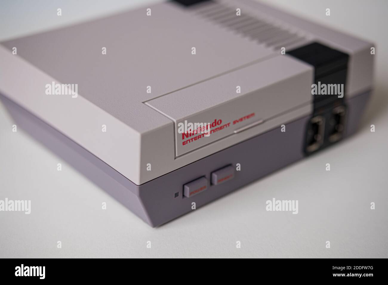 NES Classic Edition Retro Portable Console – sistema de entretenimiento  Nintendo Fotografía de stock - Alamy