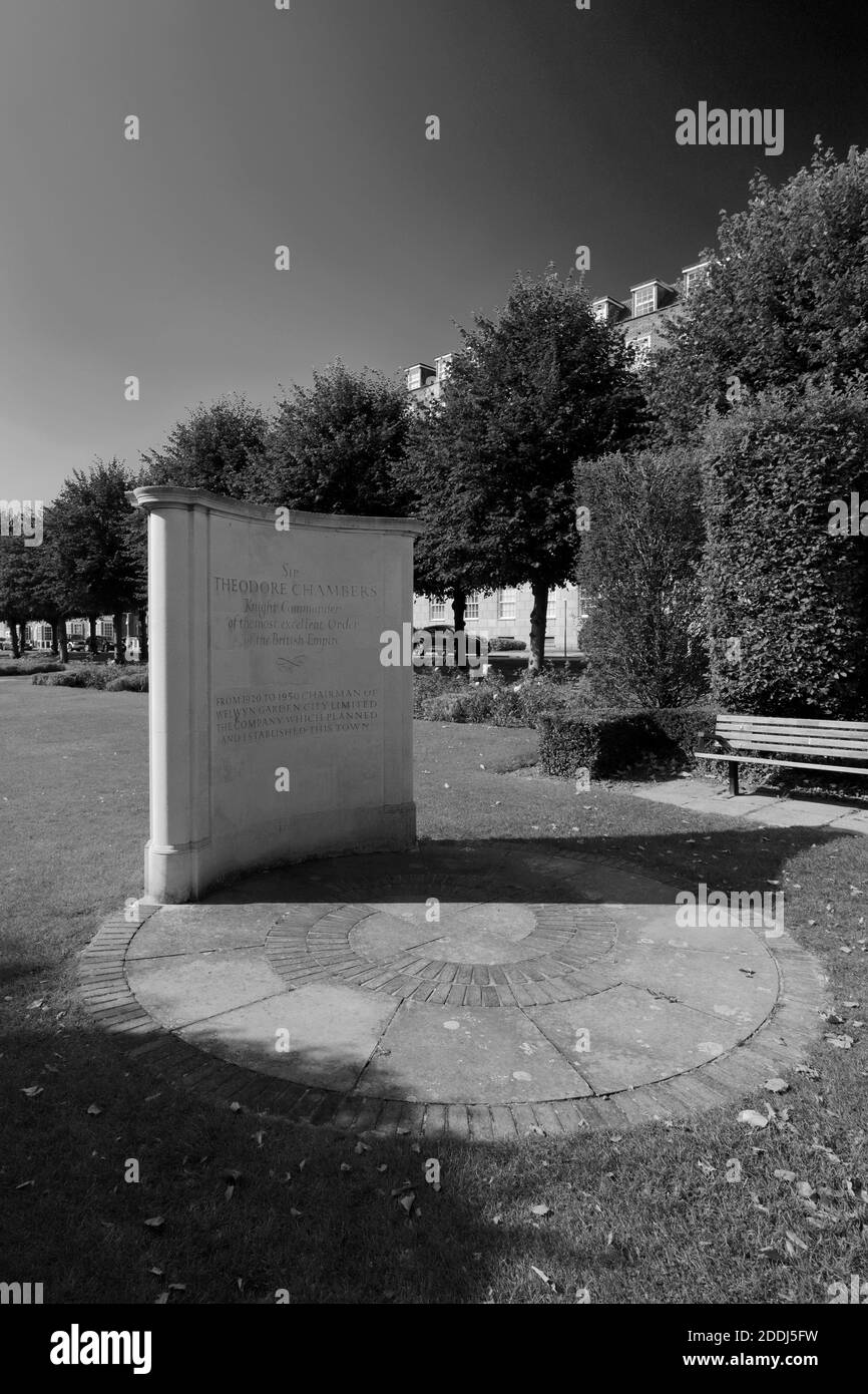 Sir Theodore Chambers Memorial, los jardines Parkway, Welwyn Garden City, Hertfordshire, Inglaterra Foto de stock