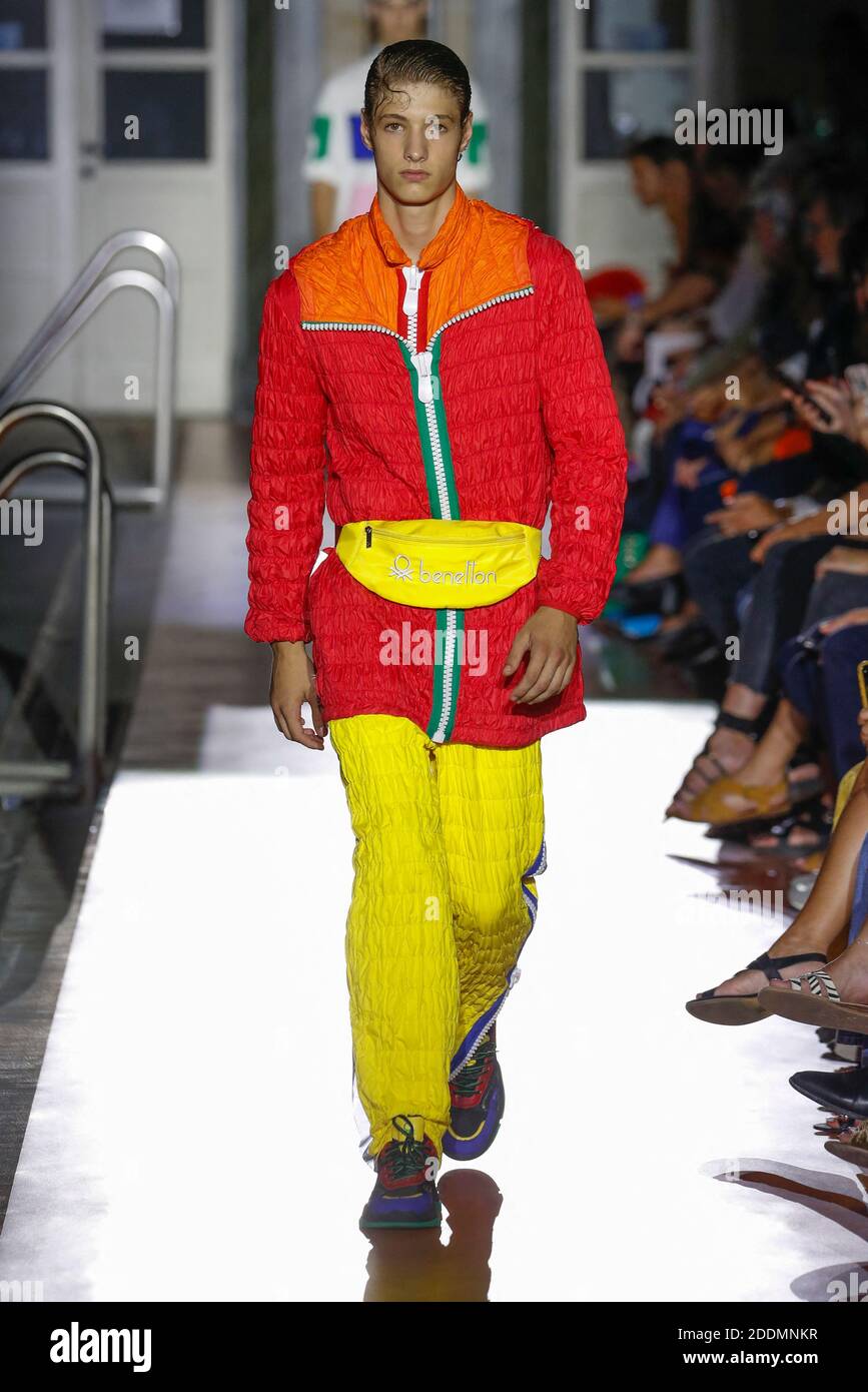 Un modelo camina por la pista en el desfile de moda de Benetton durante la  Semana de la Moda de Milán Primavera/Verano 2020 el 19 de septiembre de  2019 en Milán, Italia.