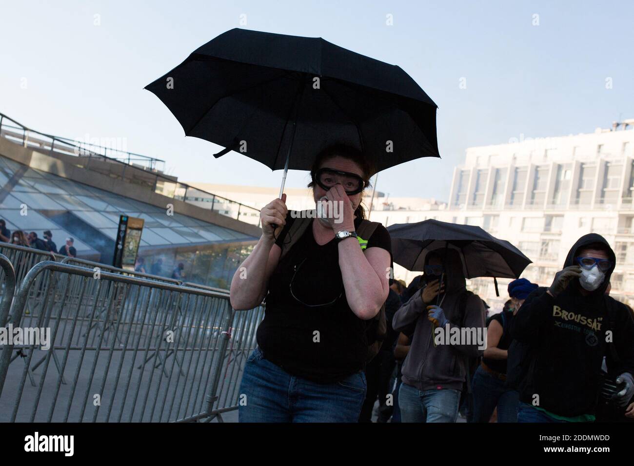 El 21 de septiembre de 2019, el miembro de los bloques negros que mantienen  el paraguas negro se enfrentaba con la policía durante una protesta contra  el cambio climático en la capital