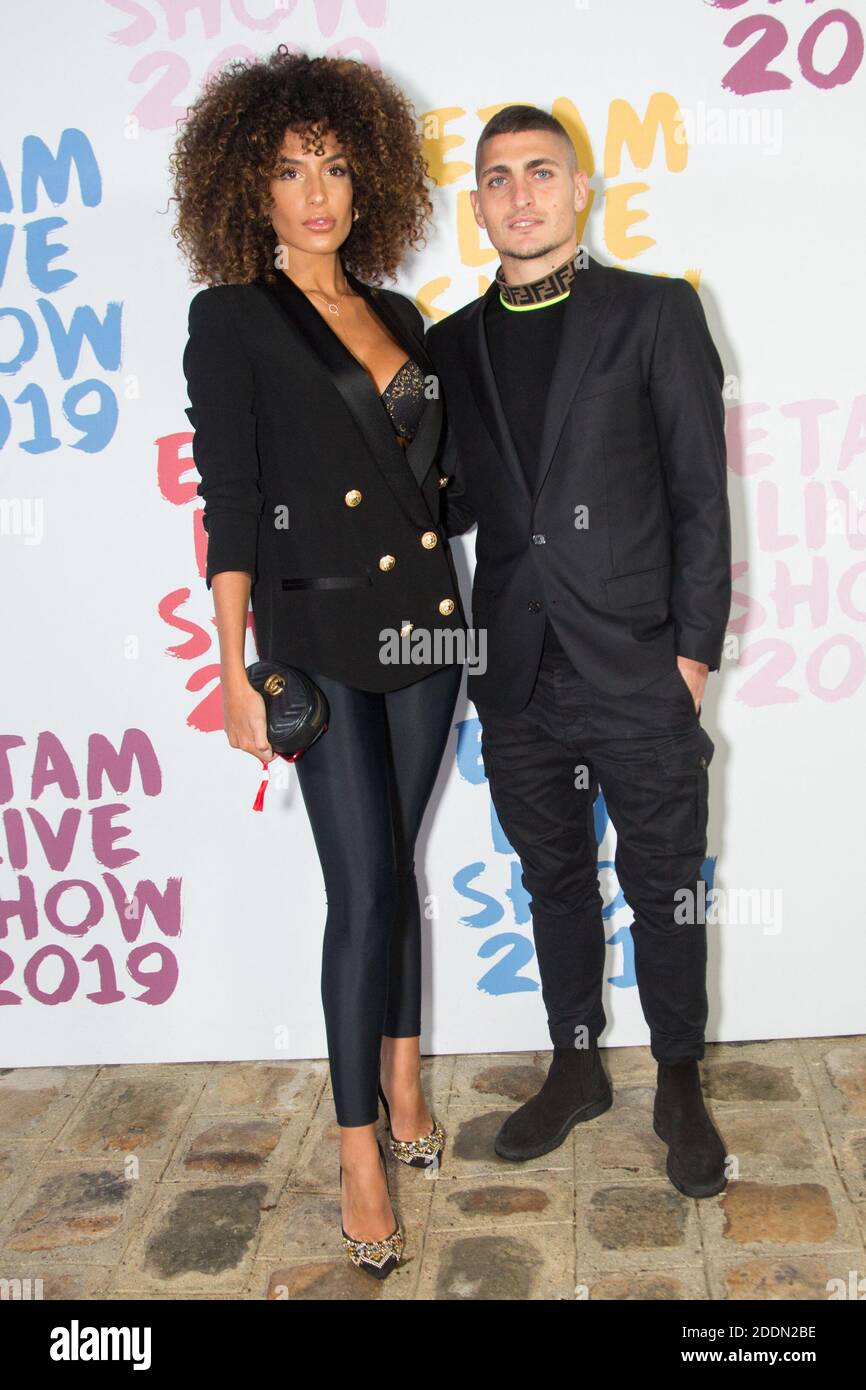 Marco Verratti y su novia Jessica Aida asisten a la feria fotográfica Etam  Live Show 2019 en el estadio Roland Garros durante la Semana de la Moda de  París en París, Francia