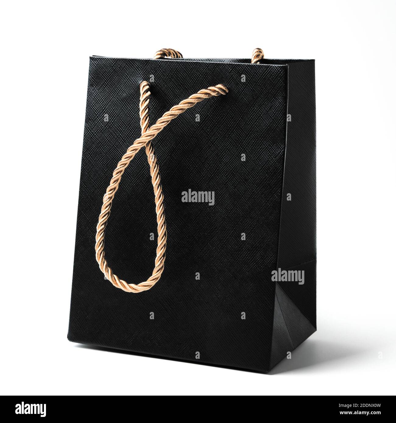 Bolsa de regalo con correa dorada aislada Fotografía stock - Alamy