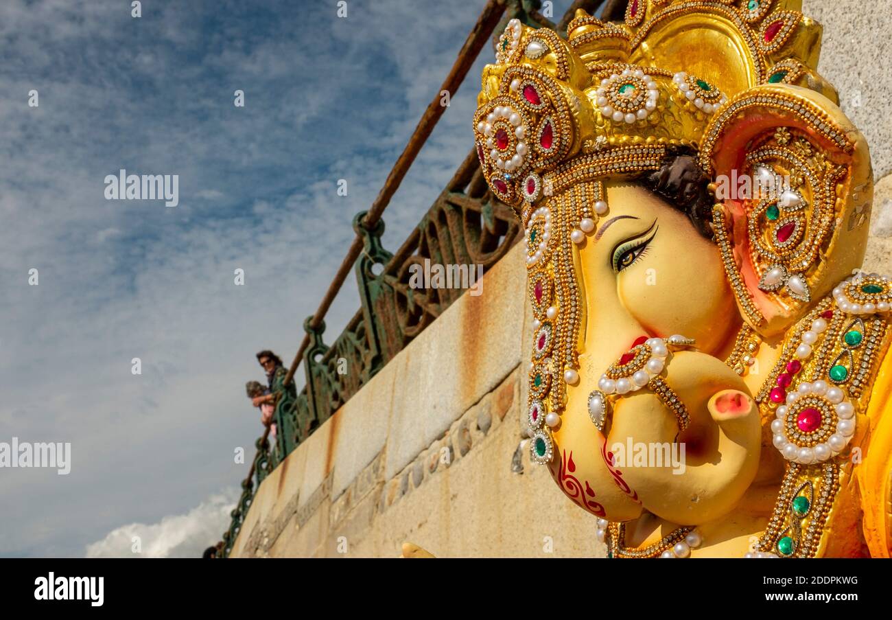 el dios hindú Ganesh encontrado en la playa en Brighton Foto de stock