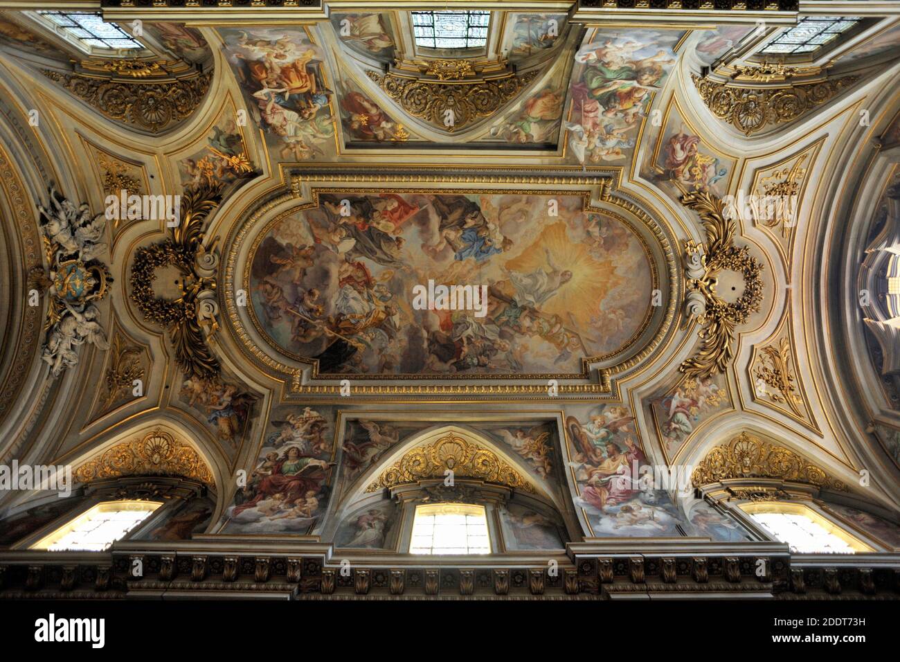 Italia, Roma, basílica dei Santi Dodici Apostoli, iglesia de los Doce Santos Apóstoles, techo Foto de stock