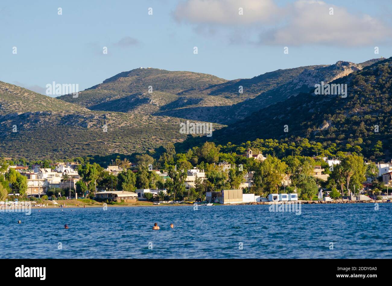 Vista general de Palaia Fochaia en la Riviera atenea en Attica Grecia - Foto: Geopix Foto de stock