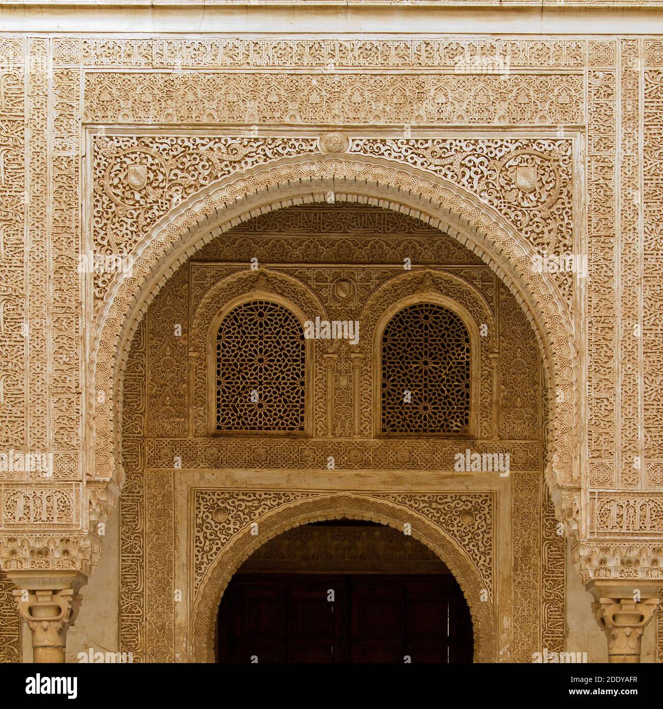 Patio del Cuarto Dorado - detalle de ventana, Alhambra, España. Foto de stock