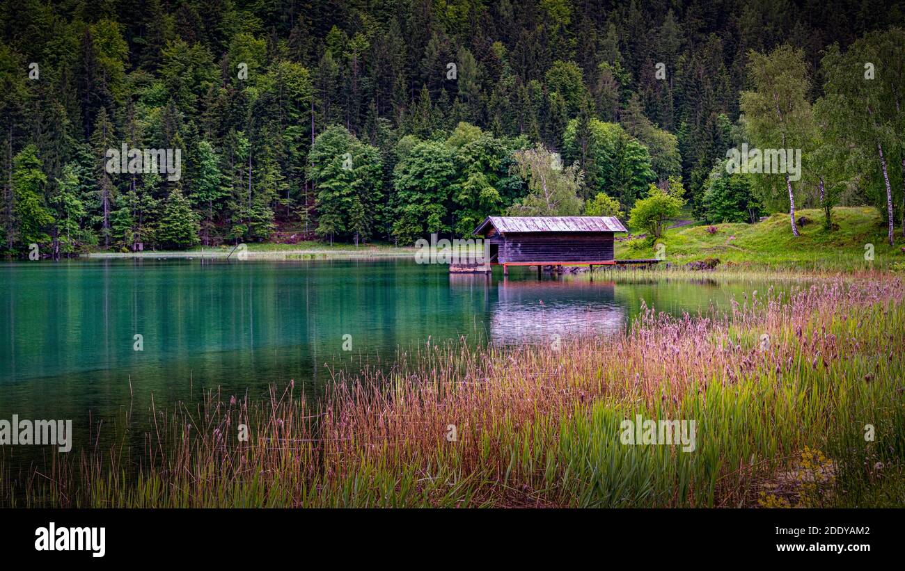 Boathouse en el Tirol austriaco Foto de stock