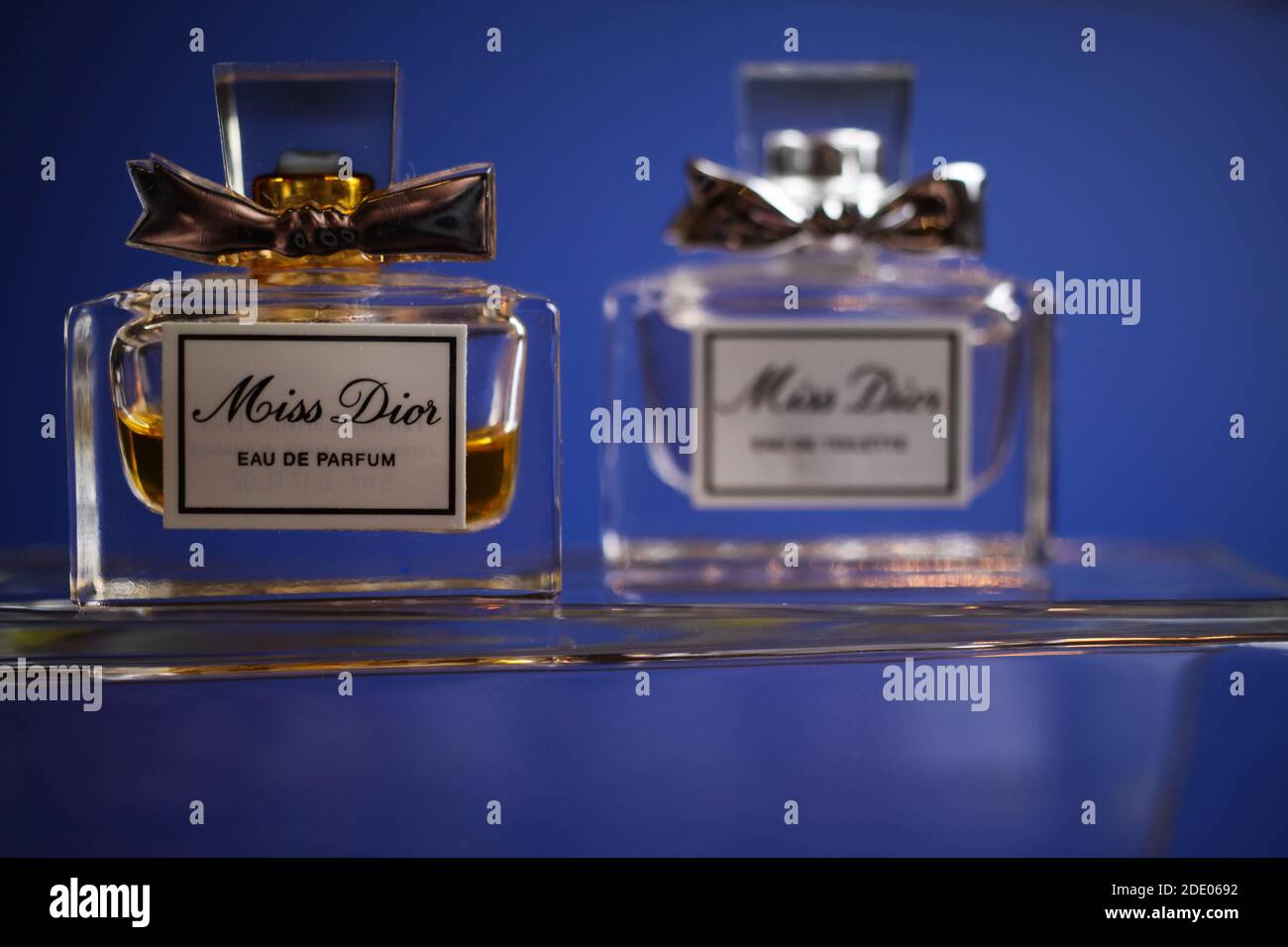 Perfume dior fotografías e imágenes de alta resolución - Alamy