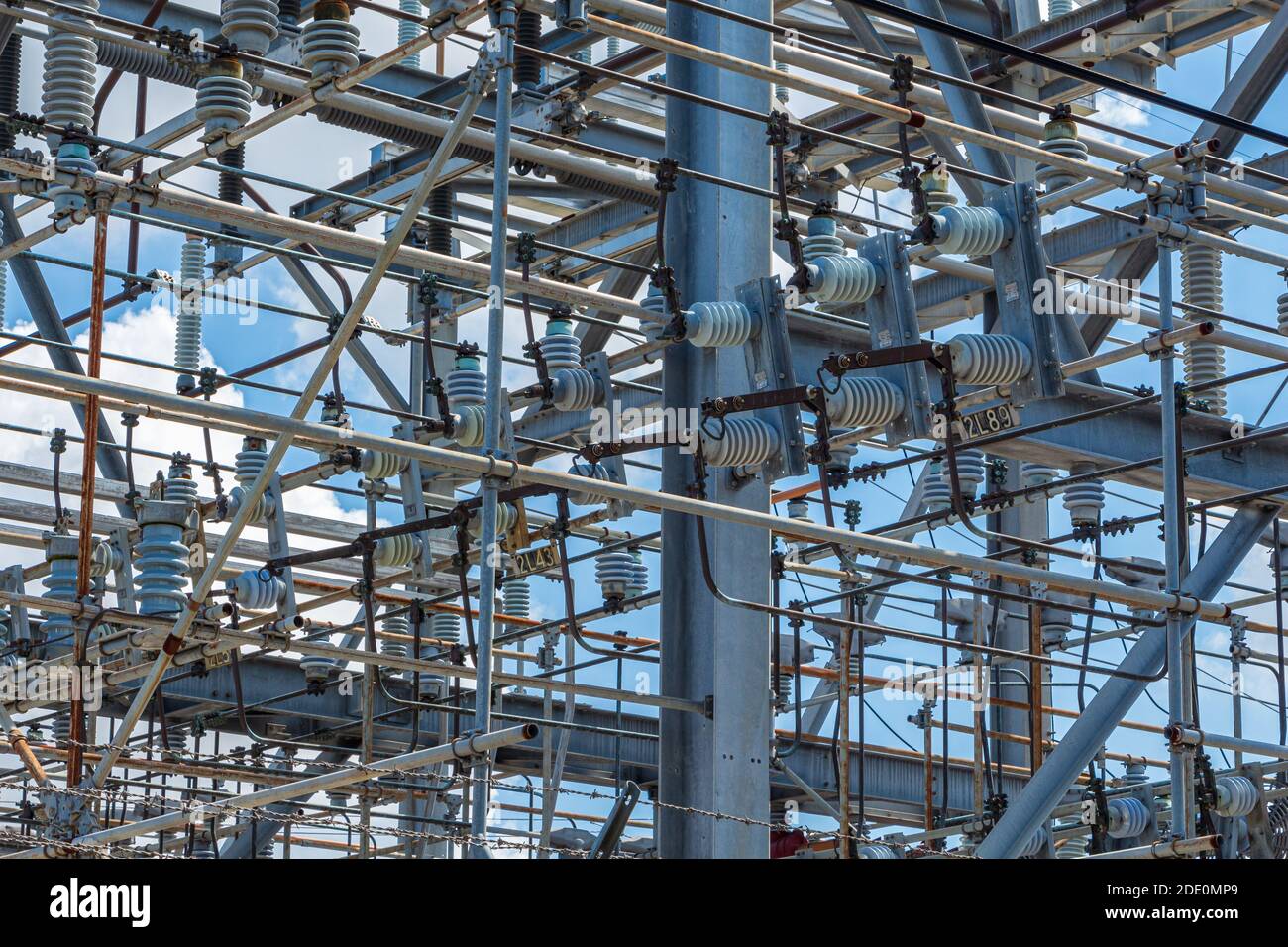 Subestación eléctrica FPL closeup, central eléctrica con equipo eléctrico - Florida, EE.UU Foto de stock