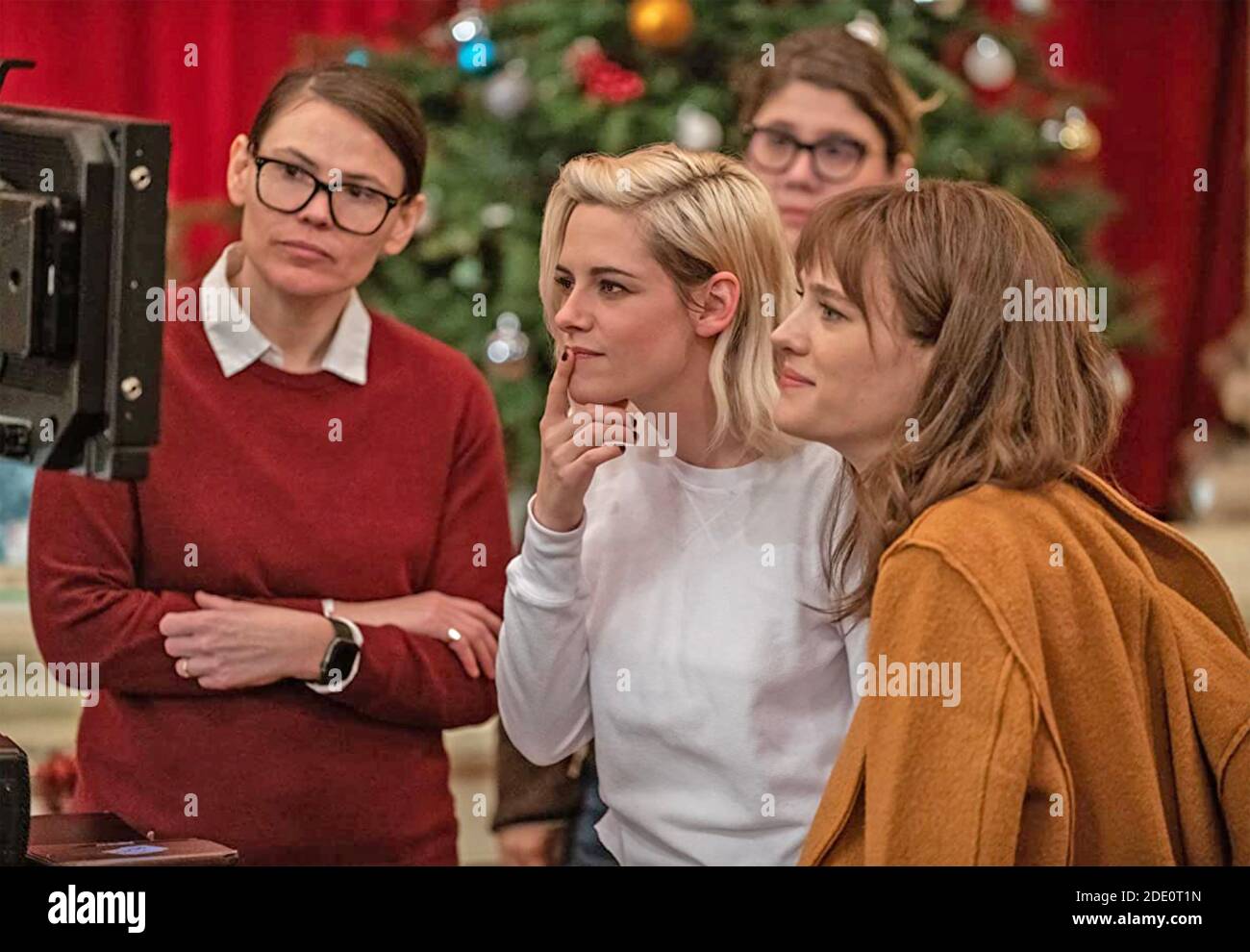 LA TEMPORADA MÁS FELIZ 2020 Sony Pictures estrenando película con Clea DuVall, Kristen Stewart y Mackenzie Davis a la derecha. Foto de stock
