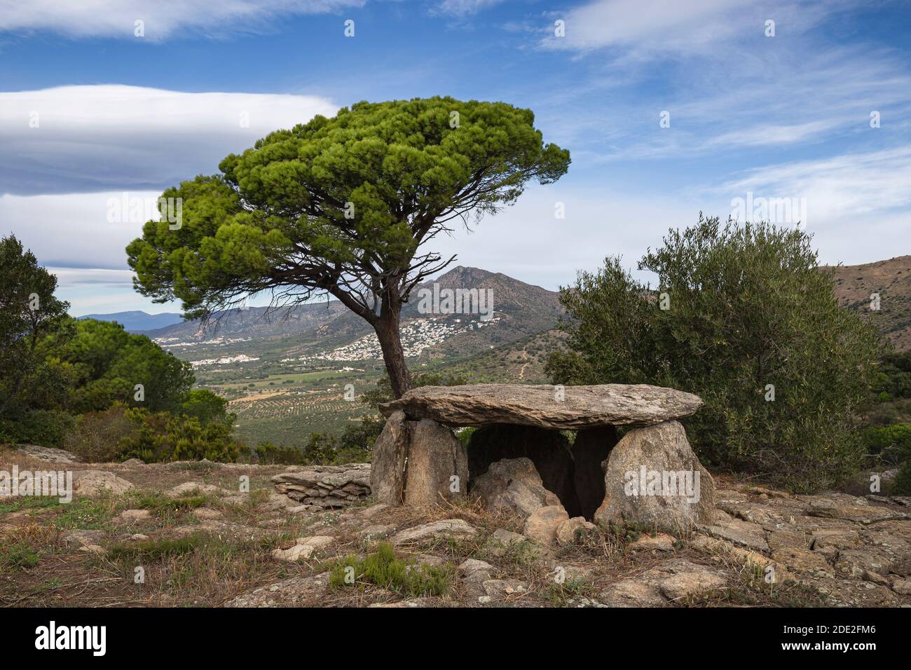 Llit de la Generala Dolmen, Tumba megalítica en Roses, Alt Empodra, Cataluña Foto de stock