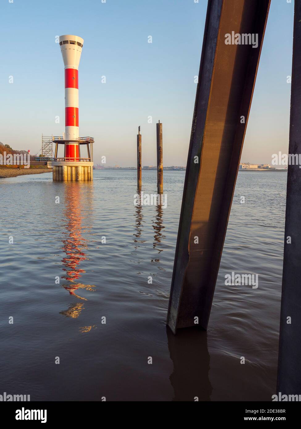 faro Unterfeuer, río Elba en Hamburgo Blankenese, Alemania, Europa Foto de stock