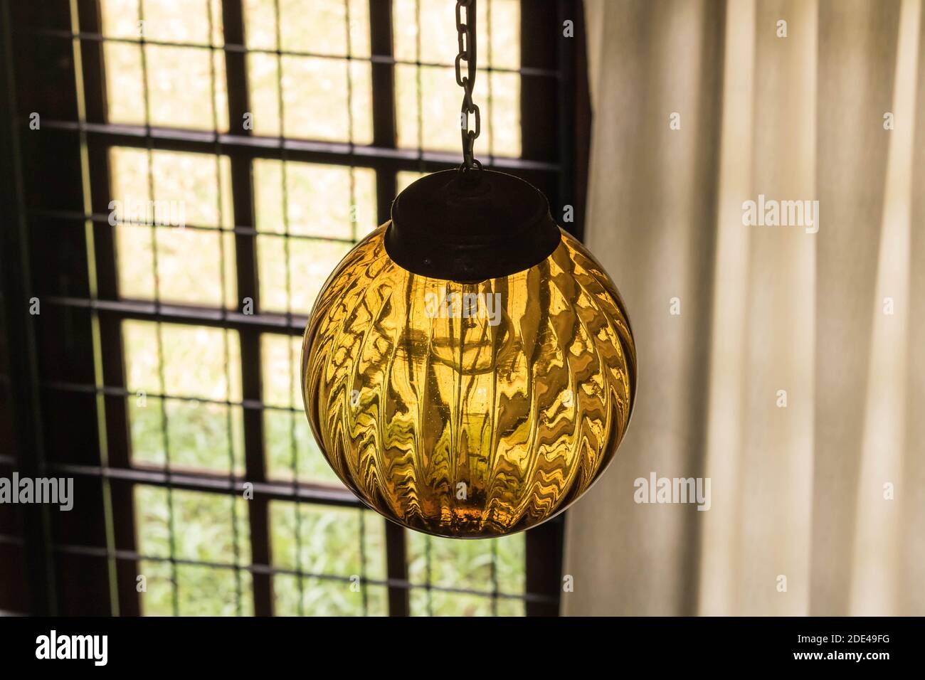 Pantalla de lámpara de globo fotografías e imágenes de alta resolución -  Alamy