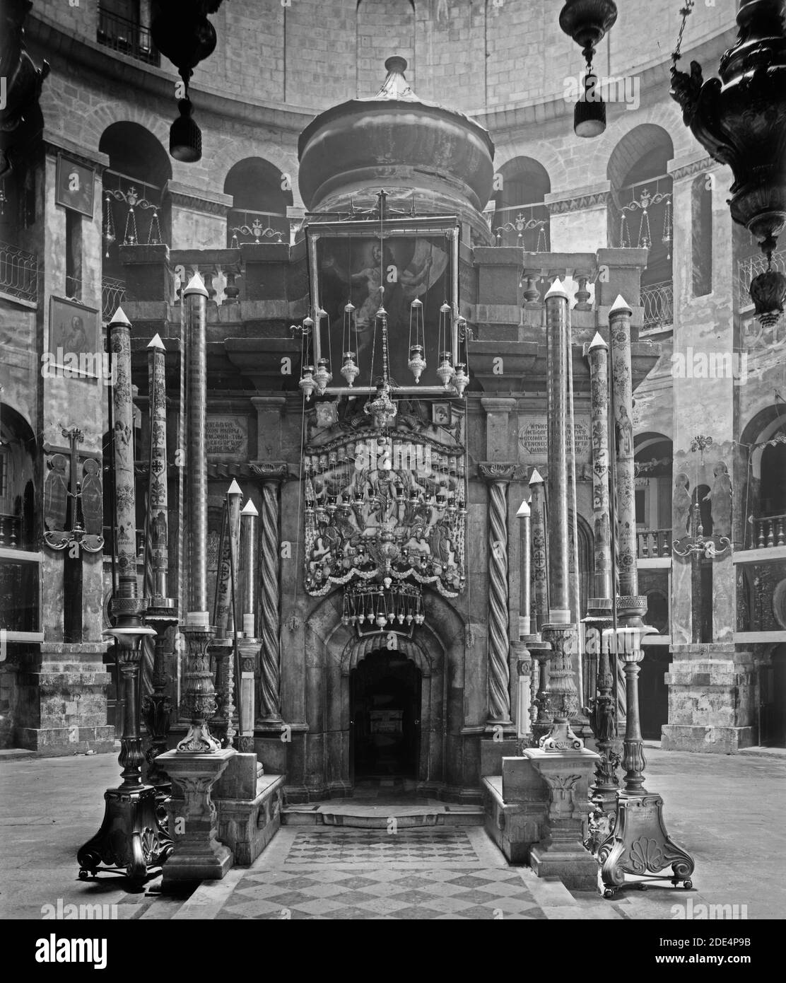 Santo Sepulcro la Tumba [en la Iglesia del Santo Sepulcro] ca. 1898