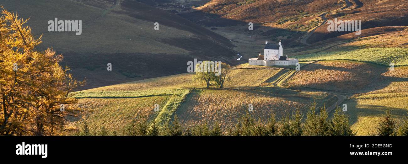 Castillo de Corgarff, Strathdon, Aberdeenshire, Escocia. Panorámica Foto de stock