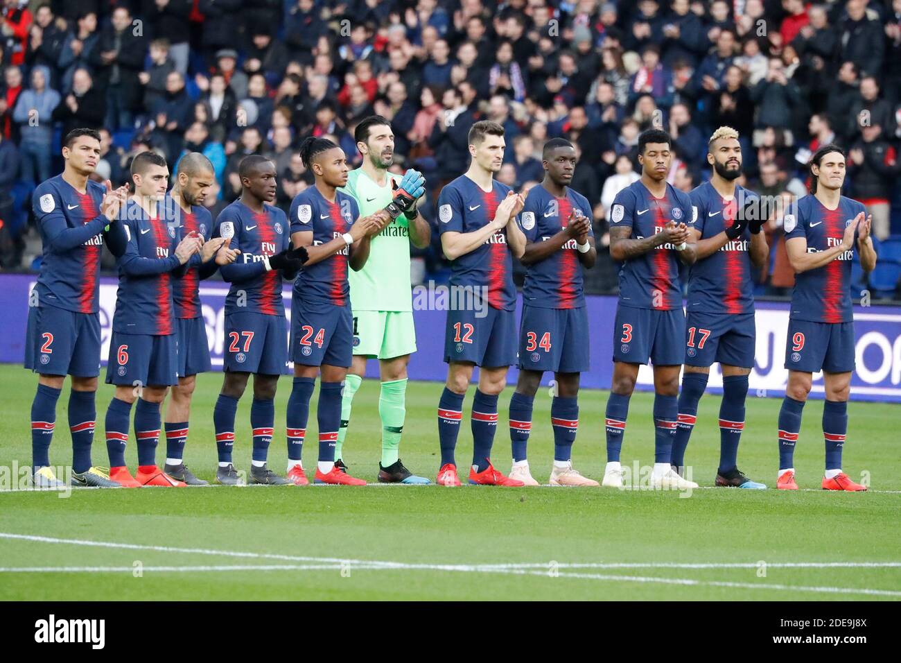 Homenaje a Emiliano Sala durante el partido de fútbol de la primera Liga  francesa, PSG vs Bordeaux en el estadio Parc des Princes de París, Francia,  el 9 de febrero de 2019.