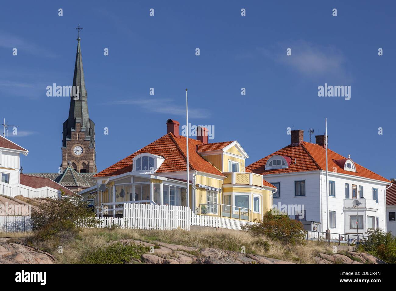 Geografía / viajes, Suecia, Bohuslaen, Lysekil, casas y iglesia parroquial, Lysekil, Bohuslaen, Vaestra , Derechos adicionales-liquidación-Info-no-disponible Foto de stock