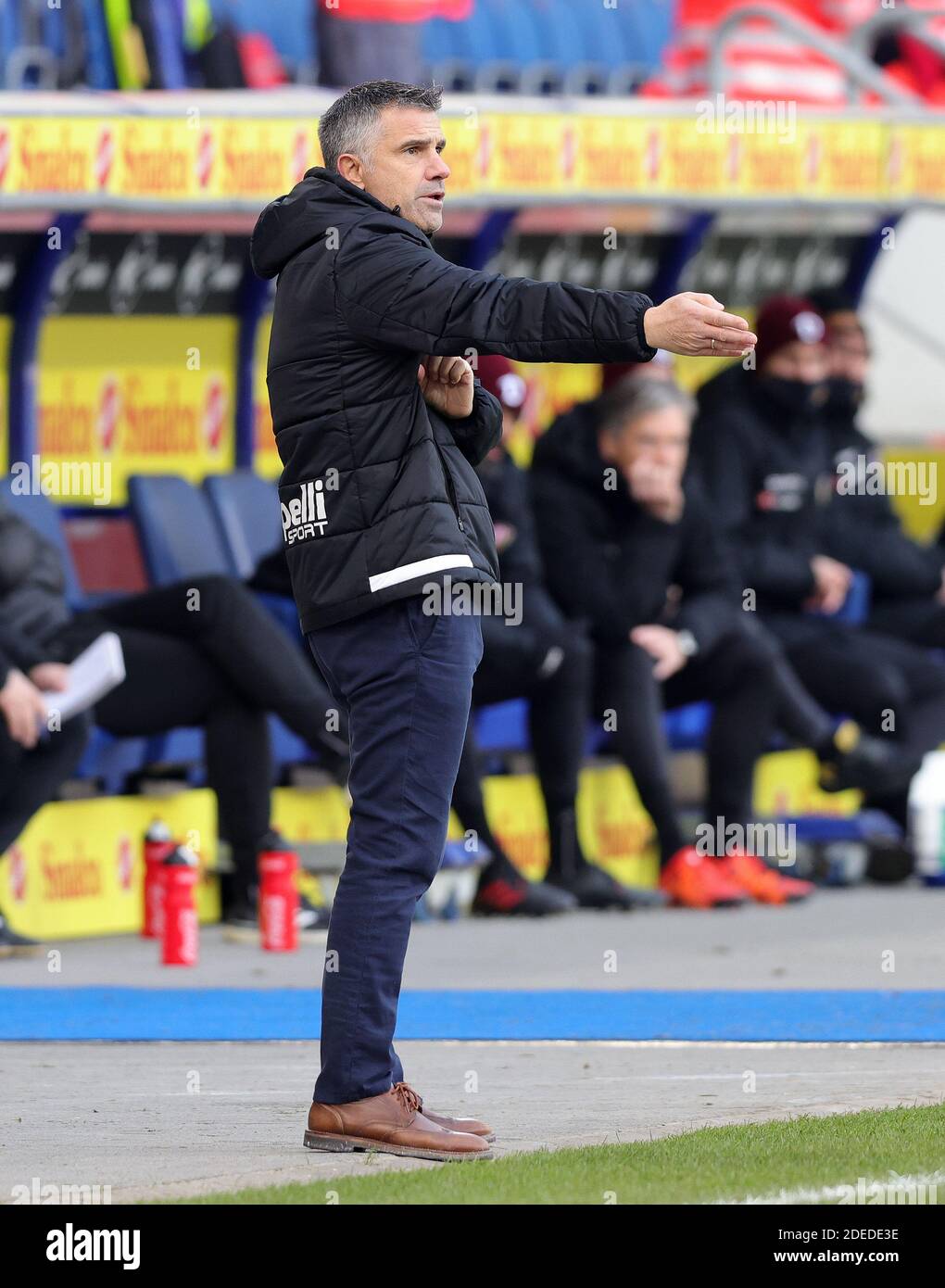 Ciudad de Duisburg, Alemania. 29 Nov, 2020. Firo: 29.11.2020 Fútbol, 3 Bundesliga, temporada 2020/2021, MSV Duisburg - Dynamo Dresden 0: 3 entrenador Gino LETTIERI, Duisburg, gesto | uso en todo el mundo crédito: dpa/Alamy Live News Foto de stock