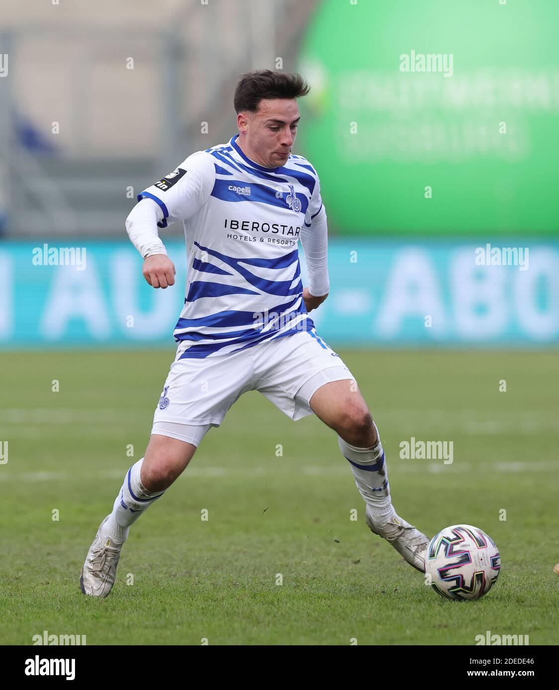 Ciudad de Duisburg, Alemania. 29 Nov, 2020. Firo: 29.11.2020 Football, 3rd Bundesliga, 2020/2021 season, MSV Duisburg - Dynamo Dresden 0: 3 Sinan KARWEINA, Duisburg, acción individual | uso en todo el mundo crédito: dpa/Alamy Live News Foto de stock