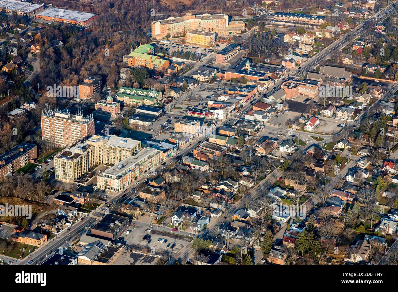 Vista aérea de la histórica calle principal de Markham desde el sudeste. Foto de stock