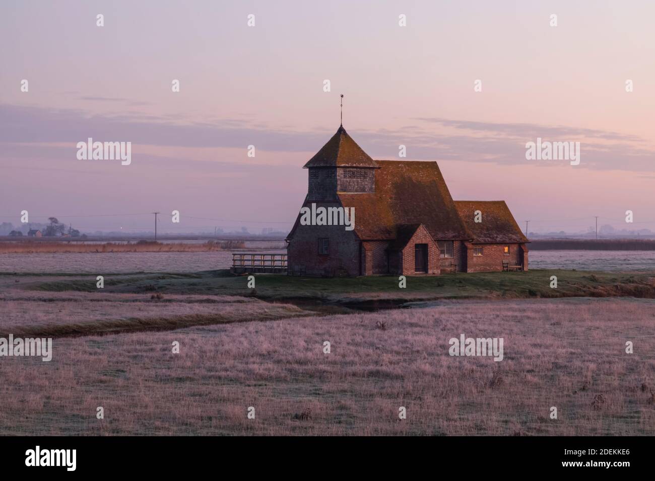 Inglaterra, Kent, Romney Marsh, Fairfield, St. Thomas Becket Church en invierno Foto de stock