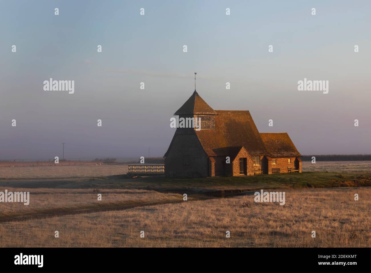 Inglaterra, Kent, Romney Marsh, Fairfield, St. Thomas Becket Church en invierno Foto de stock