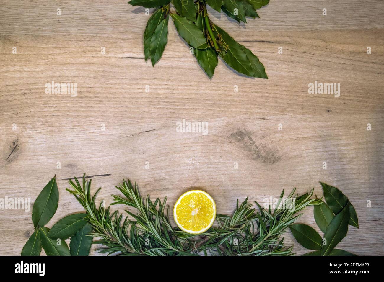 Ramitas de romero fresco fotografías e imágenes de alta resolución Alamy