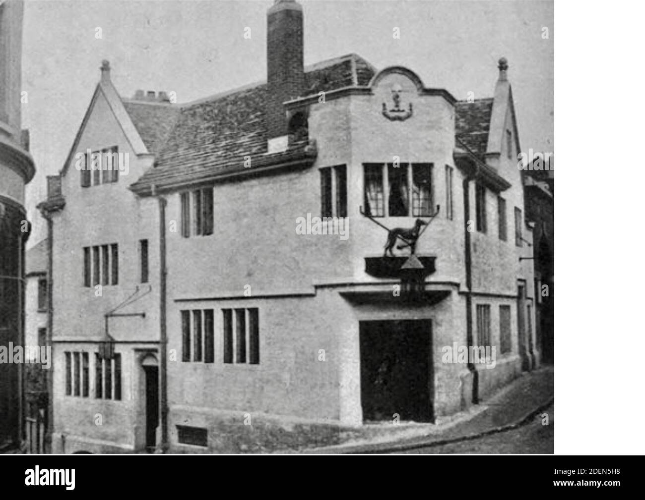 Antigua fotografía de la posada Greyhound, Stroud, Gloucestershire, Inglaterra ahora cerrado como un pub pero abierto como restaurante latinoamericano. Foto de stock