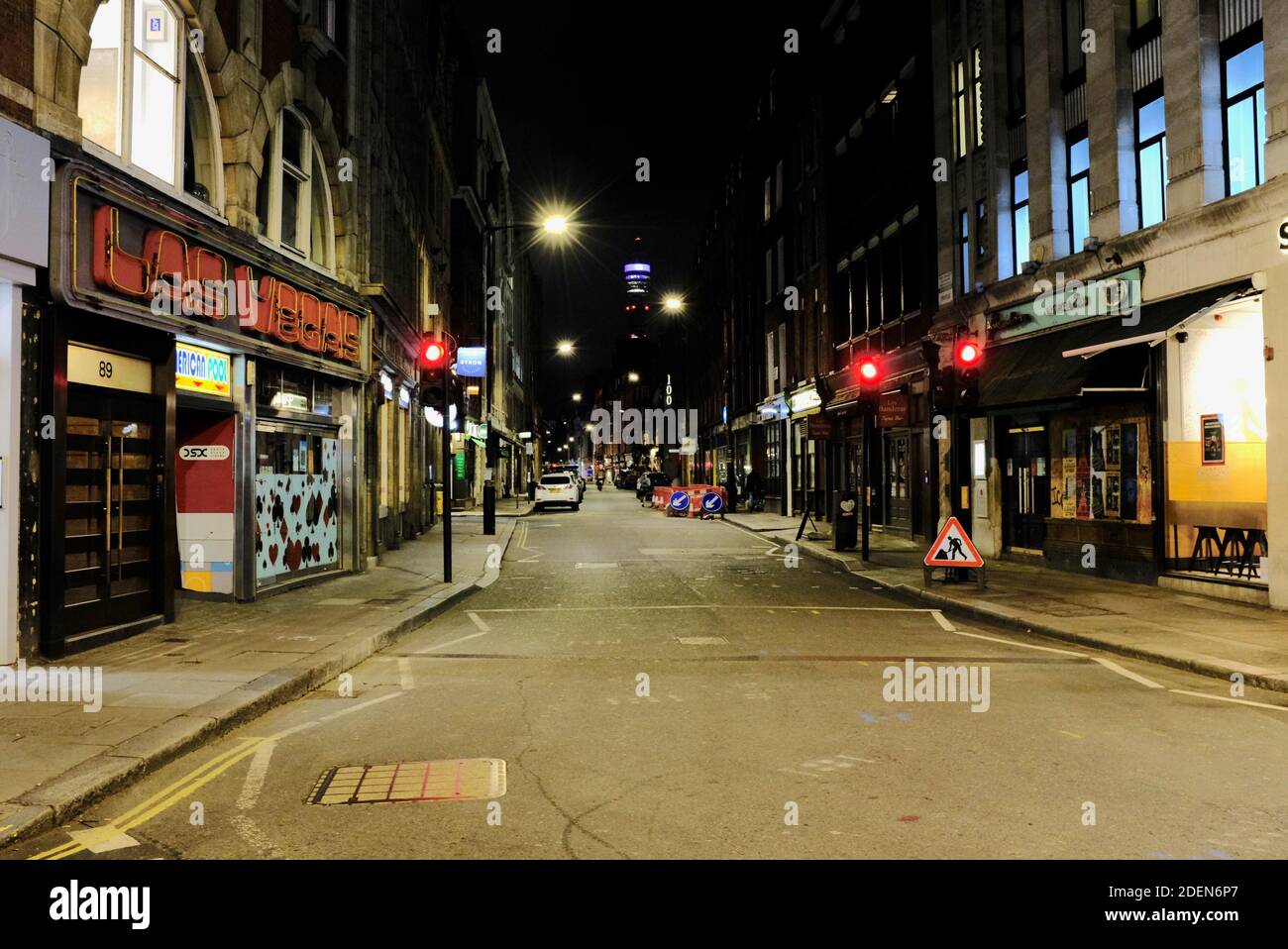 Quiet Soho, Londres a primera hora de la tarde durante el cierre de la pandemia del Coronavirus en 2020 Foto de stock